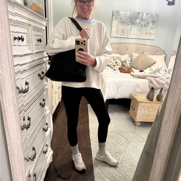 Large Black Woven Vegan Leather Shoulder Bag with magnetic closure - Picture 3 of 14